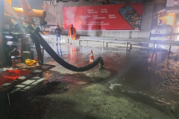 İBB ekipleri yağışlı havaya karşı teyakkuzdaydı