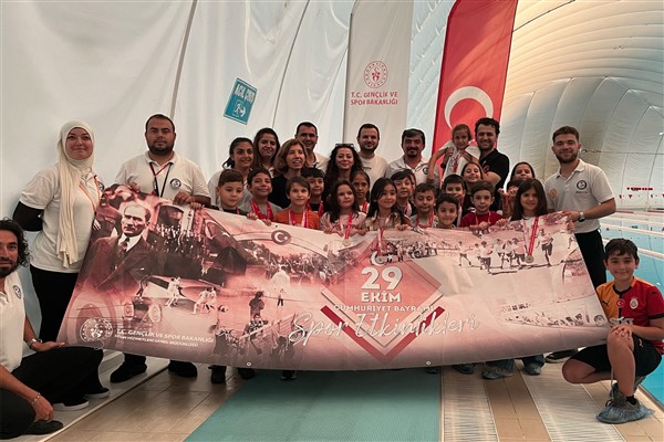 Karaman’da Cumhuriyet Kupası Yüzme İl Birinciliği müsabakaları düzenlendi
