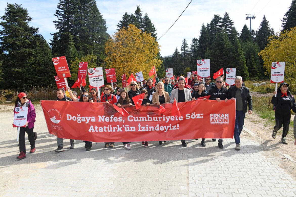 Uludağ’da vatandaşlar “Cumhuriyetin İzinde” yürüdü