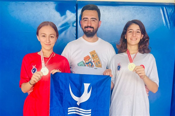 29 Ekim Taekwondo Şampiyonası’nda Aliağa’ya 2 altın madalya
