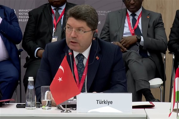 Bakan Tunç, Ege Üniversitesi’ni ziyaret etti