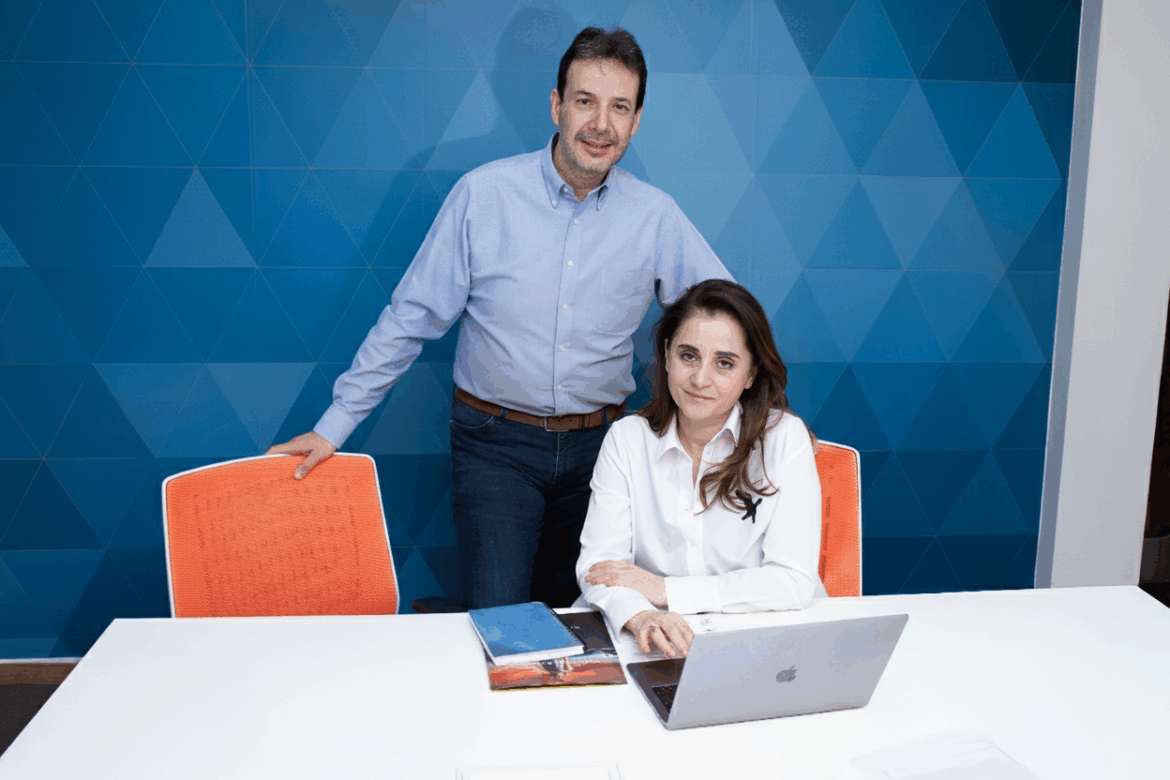 aiperas, Logo dünyasına Solniro iş birliğiyle adım atıyor