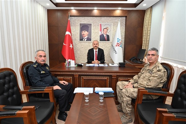 Vali Canalp, Bakan Yerlikaya’nın başkanlığındaki VKS toplantısına katıldı