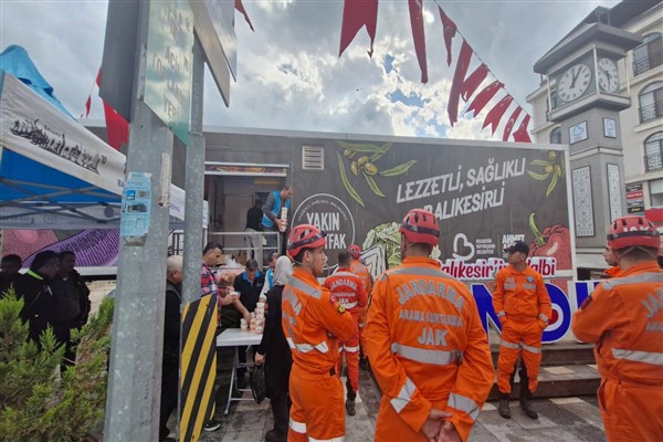 Balıkesir Büyükşehir Belediyesi 107 araç, 242 personelle deprem bölgesinde