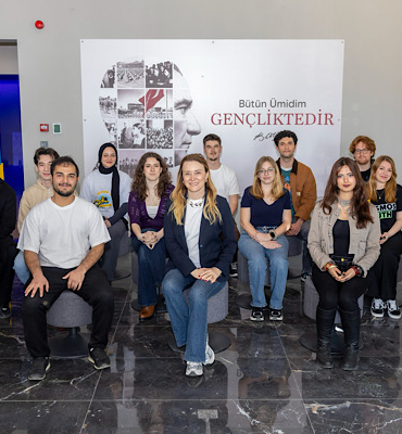 Başkan Mutlu, Ferdi Zeyrek Gençlik Merkezi’nde öğrencilerle buluştu