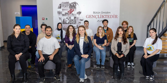 Başkan Mutlu, Ferdi Zeyrek Gençlik Merkezi’nde öğrencilerle buluştu