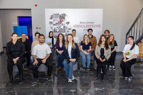 Başkan Mutlu, Ferdi Zeyrek Gençlik Merkezi’nde öğrencilerle buluştu