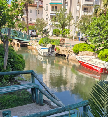 Marmaris’te yenilenen korkuluklara vandalizm