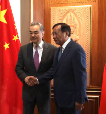 Wang Yi, Kamboçyalı mevkidaşıyla bir araya geldi