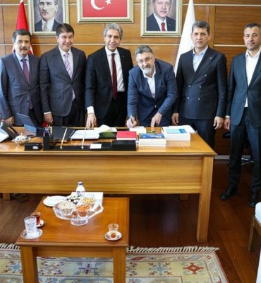 Serik Belediye Başkanı Kumbul AK Parti’ye katıldığını açıkladı