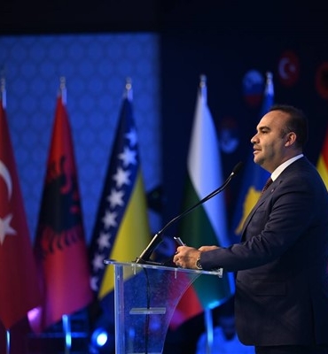 Bakan Kacır: Cemre çarşısı iyiliğin en güzel adreslerinden biri