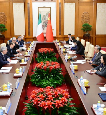 Wang Yi, İtalya Dışişleri Bakanı Antonio Tajani’yle görüştü