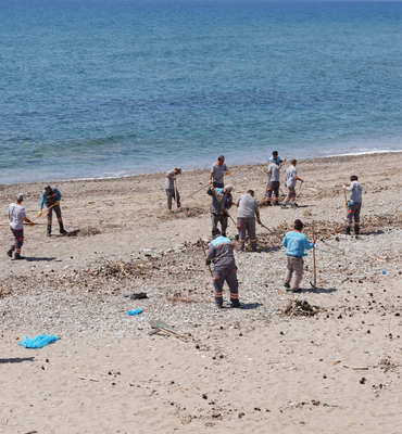 Demirtaş Sahili’nde temizlik çalışması gerçekleştirildi