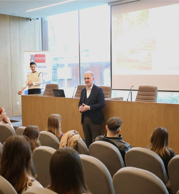 İnegöl’de gençlere DiscoverEU bilgilendirme ve başvuru etkinliği düzenlendi