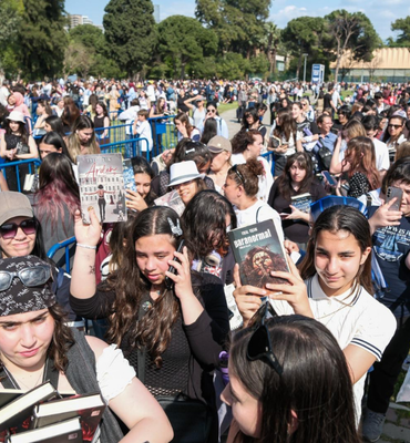 İZKİTAP 7'inci İzmir Kitap Fuarı ziyaretçilerini ağırladı