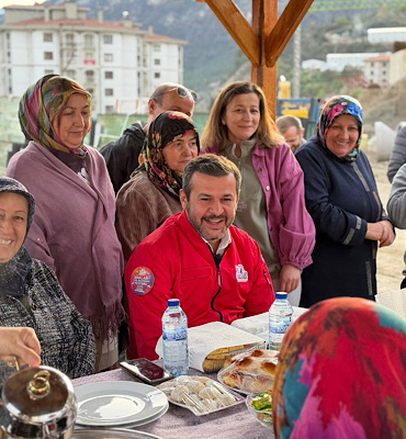 Başkan Çetinkaya, vatandaşlarla çardakta bir araya geldi