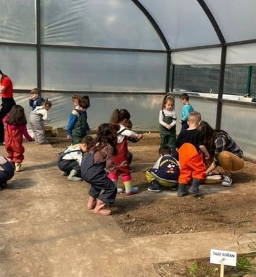 Konyaaltı’nda çocuklar tohumları toprakla buluşturdu