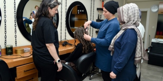 Kadınlar DİSMEK’te meslek öğreniyor