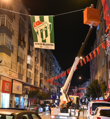 Gemlik’te Bursaspor bayrakları asıldı