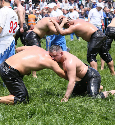 Kepez’de 12 yıl sonra yağlı pehlivan güreşleri düzenlendi