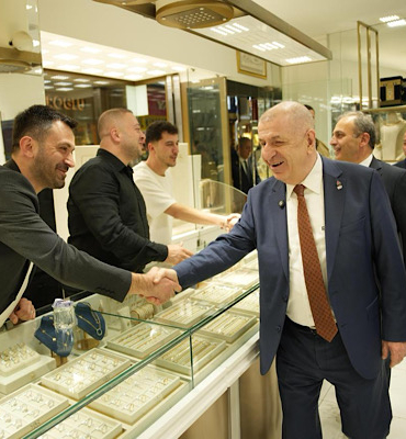 Özdağ, İnegöl Kuyumcular Çarşısı’nı ziyaret etti