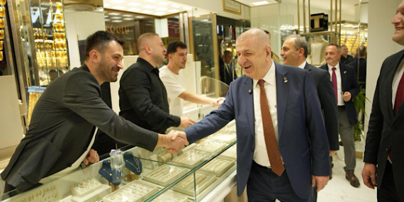 Özdağ, İnegöl Kuyumcular Çarşısı’nı ziyaret etti