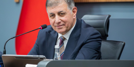 Tugay koltuğunu çocuklara devretti