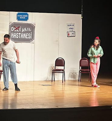 Kütahya’da "Keçileri Kaçırıyorum" oyunu sahnelendi