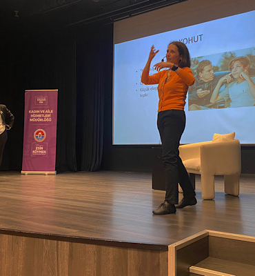 Maltepe’de okullarda artan şiddet konulu panel düzenlendi