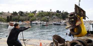 Antalya’da Yat Limanı’nda deniz dibi temizliği yapıldı