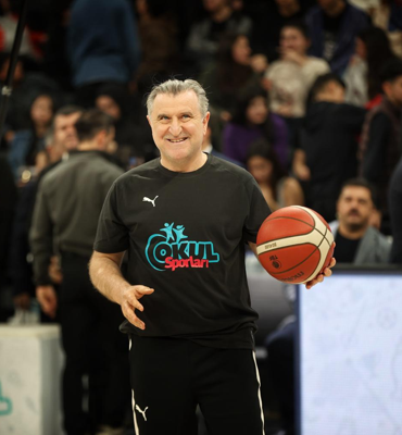 Bakan Bak: Spor altyapısını güçlendirmeye devam ediyoruz