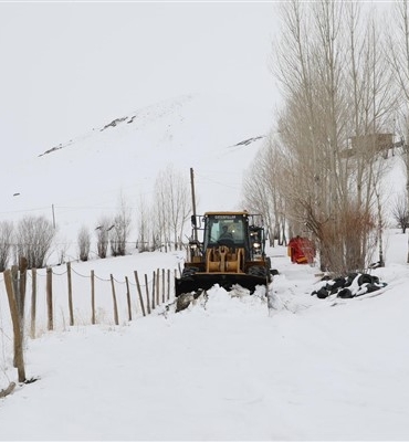 Van’da Nisan ayında karla mücadele çalışmaları sürüyor