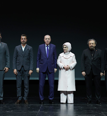 Cumhurbaşkanı Erdoğan, Bir Adam Yaratmak filminin galasına katıldı