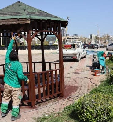 Haliliye Belediyesi’nden park ve yeşil alanlarda bakım çalışması