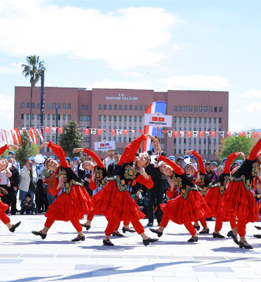 Samsun’da Türk Dünyası Çocuk Festivali kortejle başladı