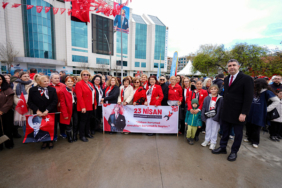 Kartal’da 23 Nisan kutlamaları çelenk sunma töreniyle başladı