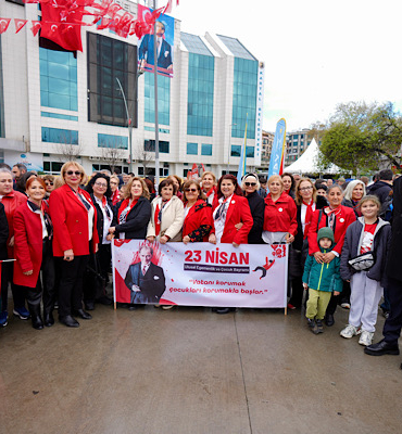 Kartal’da 23 Nisan kutlamaları çelenk sunma töreniyle başladı