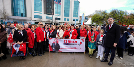 Kartal’da 23 Nisan kutlamaları çelenk sunma töreniyle başladı