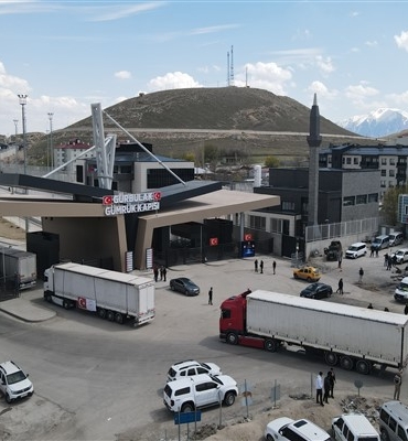 Türkiye’den İran’a ikinci etap insani yardım ulaştı