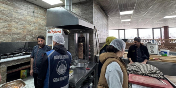 Van’da oto sanayi sitesindeki lokantalara denetim gerçekleştirildi