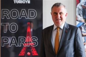 Bakan Bak, Ziraat Bankkart Erkek Voleybol Takımı’nı tebrik etti