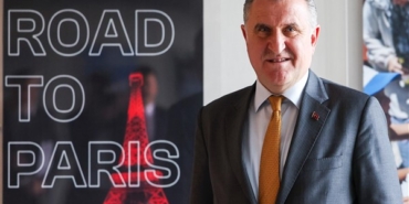 Bakan Bak, Ziraat Bankkart Erkek Voleybol Takımı’nı tebrik etti