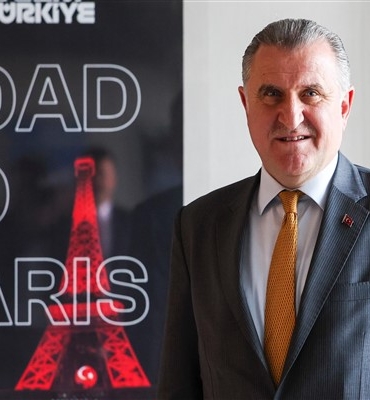 Bakan Bak, Ziraat Bankkart Erkek Voleybol Takımı’nı tebrik etti