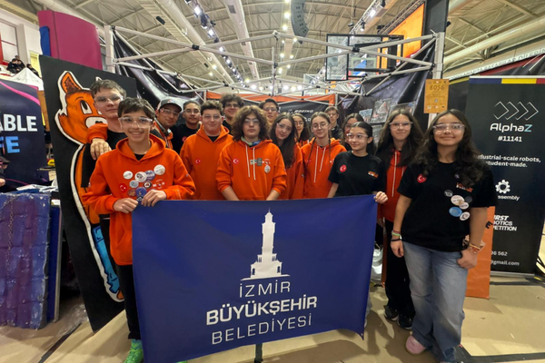 İzmirli robotik takımı FRC Başkent Regional’da ödül aldı