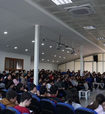 Esenyurt Belediyesi’nden öğrencilere sınav kaygısı ve motivasyon semineri