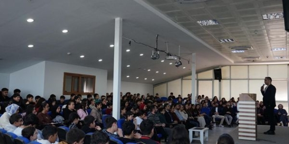 Esenyurt Belediyesi’nden öğrencilere sınav kaygısı ve motivasyon semineri