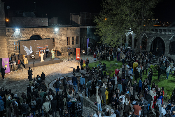 Amed Uluslararası Tiyatro Festivali “Barış İçin Diyalog” temasıyla başladı