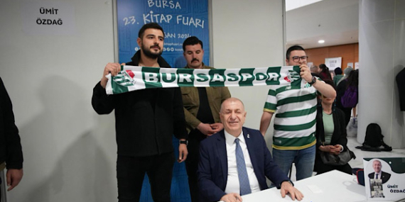 Özdağ, Tüyap Bursa 23. Kitap Fuarı'nda vatandaşlarla bir araya geldi