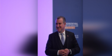 Bakan Bak, Avrupa Şampiyonu Furkan Özbek'i tebrik etti