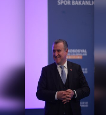 Bakan Bak, Avrupa Şampiyonu Furkan Özbek'i tebrik etti